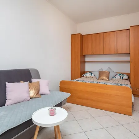 Apartment Sea Breeze *