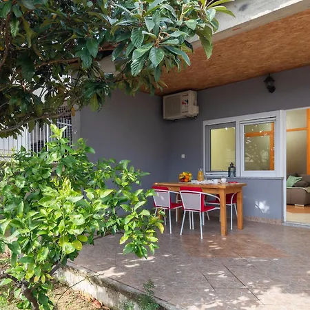 Apartment Sea Breeze Duce